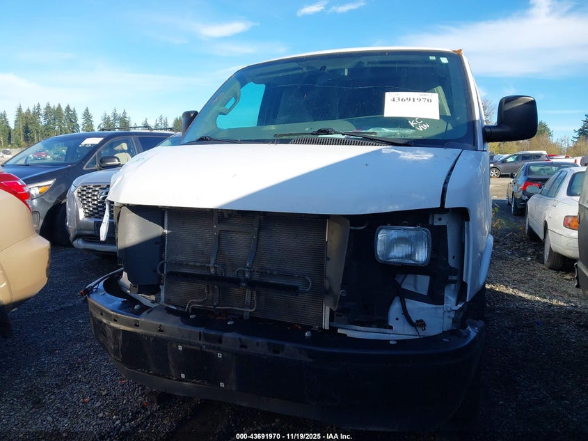 2017 Chevrolet Express 2500 Work Van VIN: 1GCWGAFF8H1352756 Lot: 43691970