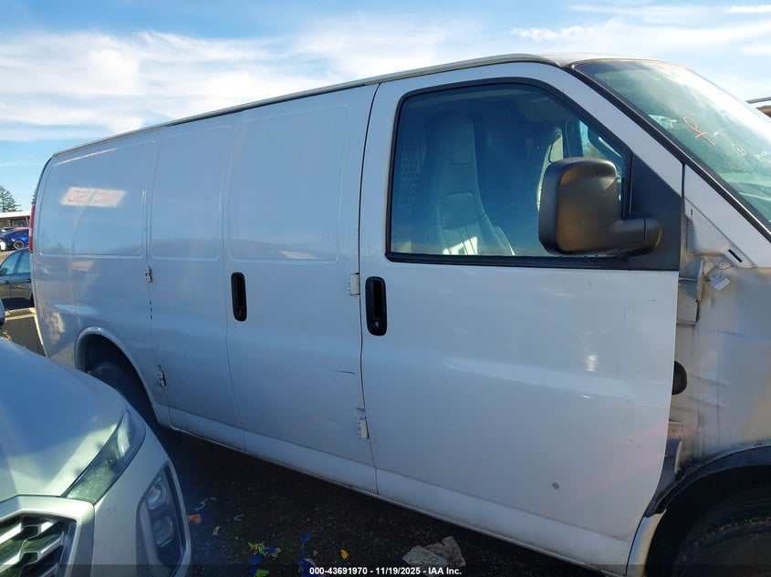 2017 Chevrolet Express 2500 Work Van VIN: 1GCWGAFF8H1352756 Lot: 43691970
