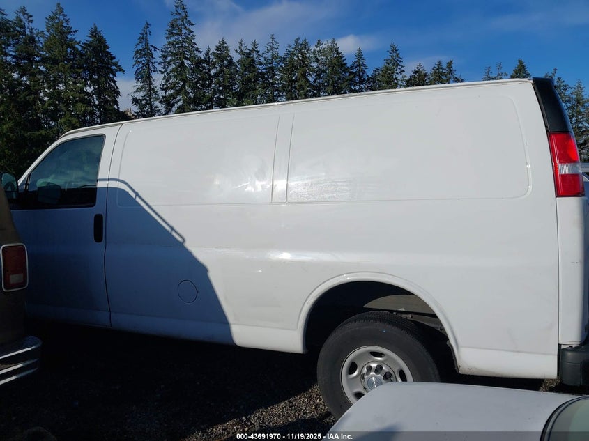 2017 Chevrolet Express 2500 Work Van VIN: 1GCWGAFF8H1352756 Lot: 43691970