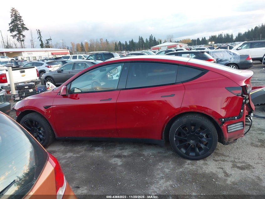 2021 Tesla Model Y Long Range Dual Motor All-Wheel Drive VIN: 5YJYGDEEXMF256471 Lot: 43692023