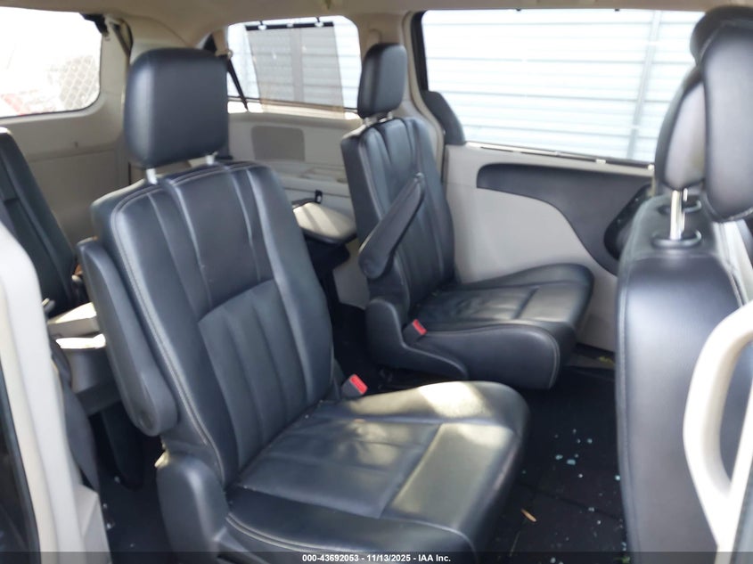 2015 Chrysler Town & Country Touring-L VIN: 2C4RC1CG7FR597661 Lot: 43692053