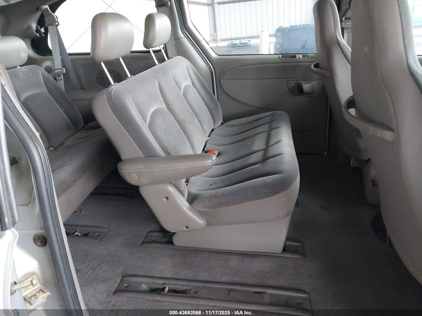 2002 Dodge Grand Caravan Se VIN: 1B4GP24392B670208 Lot: 43692066