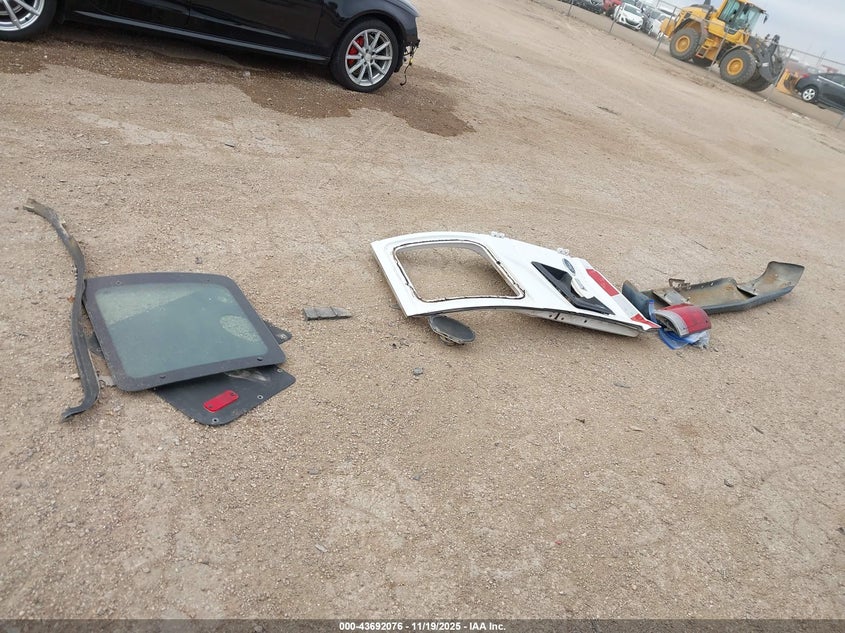 2011 Ford E-350 Super Duty Xl VIN: 1FBSS3BLXBDB29052 Lot: 43692076