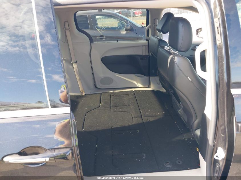 2017 Chrysler Pacifica Touring-L VIN: 2C4RC1BG0HR668154 Lot: 43692089