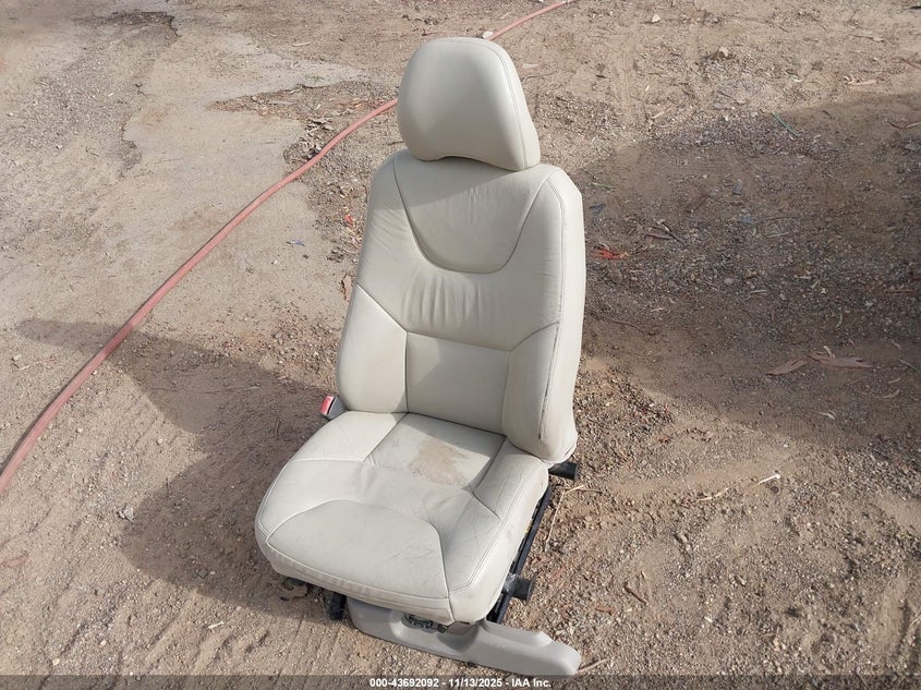 2004 Volvo S60 2.5T VIN: YV1RS59V142413627 Lot: 43692092