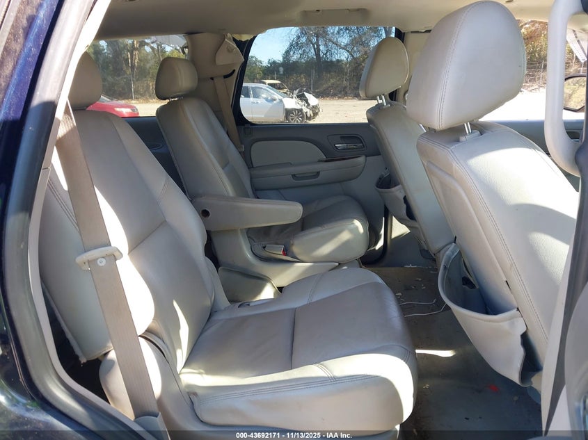 2009 Chevrolet Tahoe Ltz VIN: 1GNFK33099R211103 Lot: 43692171