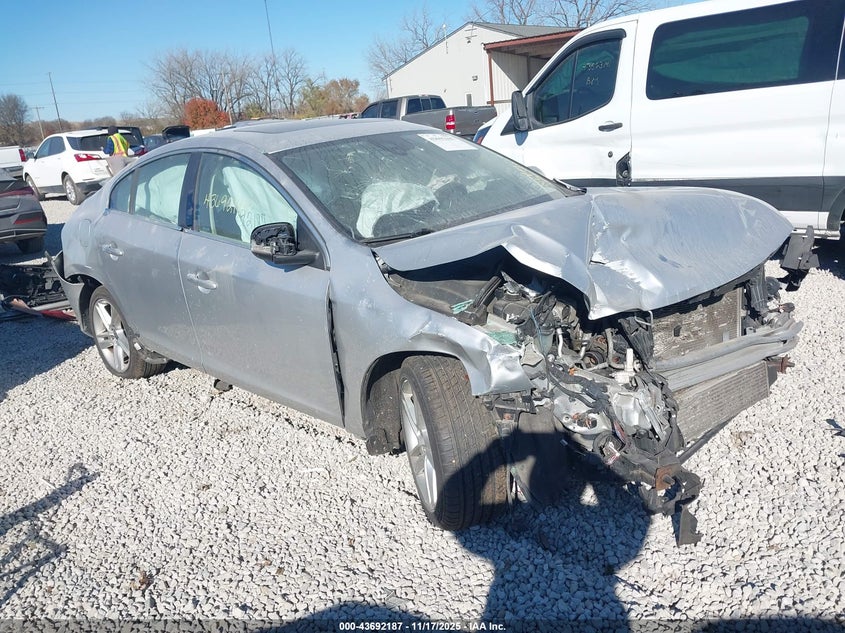 VOLVO S60 T5 PLATINUM