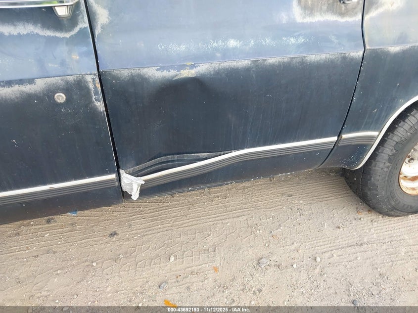 1991 GMC Suburban R15 Conventional VIN: 1GKER16K5MF529963 Lot: 43692193