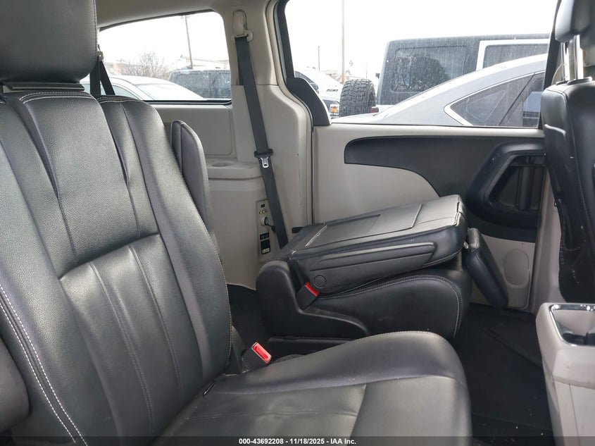 2016 Chrysler Town & Country Touring VIN: 2C4RC1BG5GR172927 Lot: 43692208