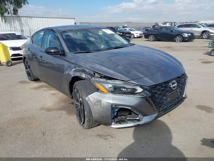 NISSAN ALTIMA SR FWD