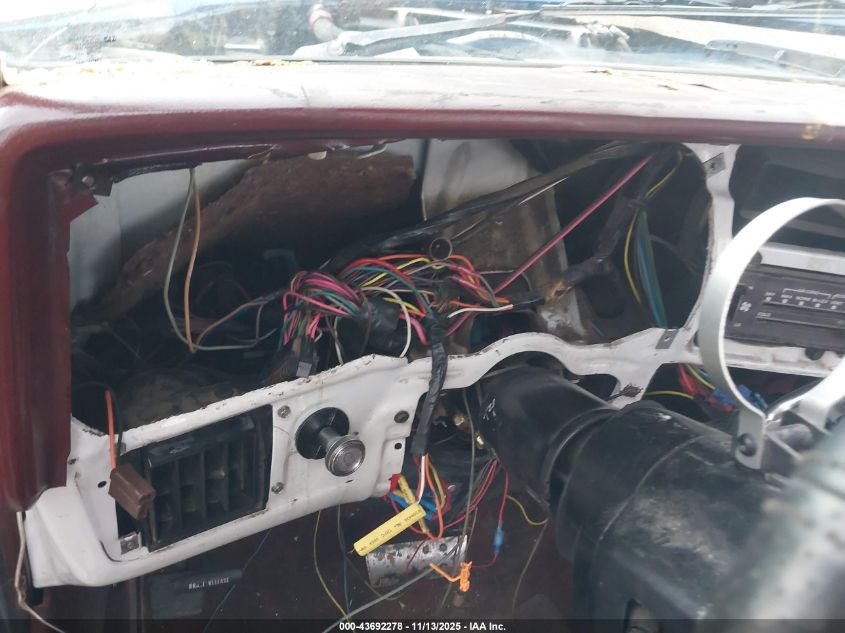 1985 Chevrolet K10 VIN: 1GCEK14H2FJ102666 Lot: 43692278