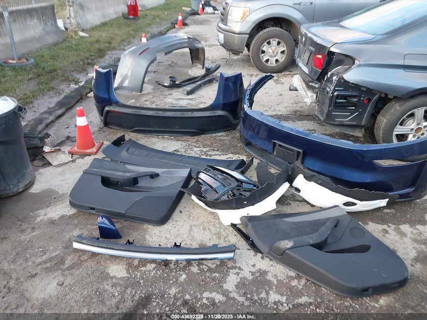 2026 Tesla Model Y Long Range Dual Motor All-Wheel Drive/Long Range Launch Series VIN: 7SAYGDEE2TF377013 Lot: 43692325