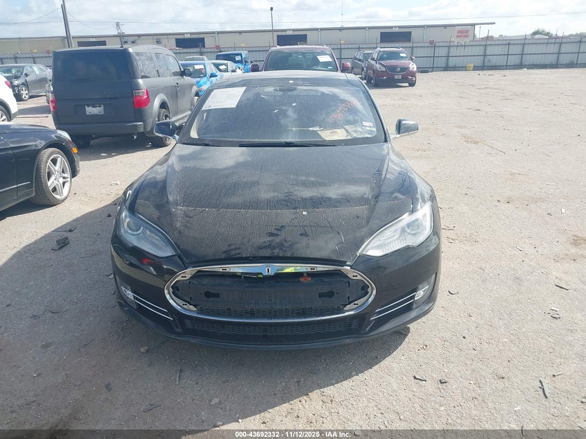 2013 Tesla Model S Performance VIN: 5YJSA1DP1DFP15590 Lot: 43692332