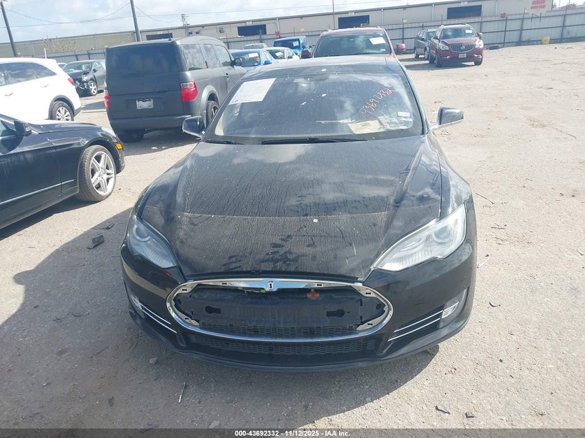 2013 Tesla Model S Performance VIN: 5YJSA1DP1DFP15590 Lot: 43692332