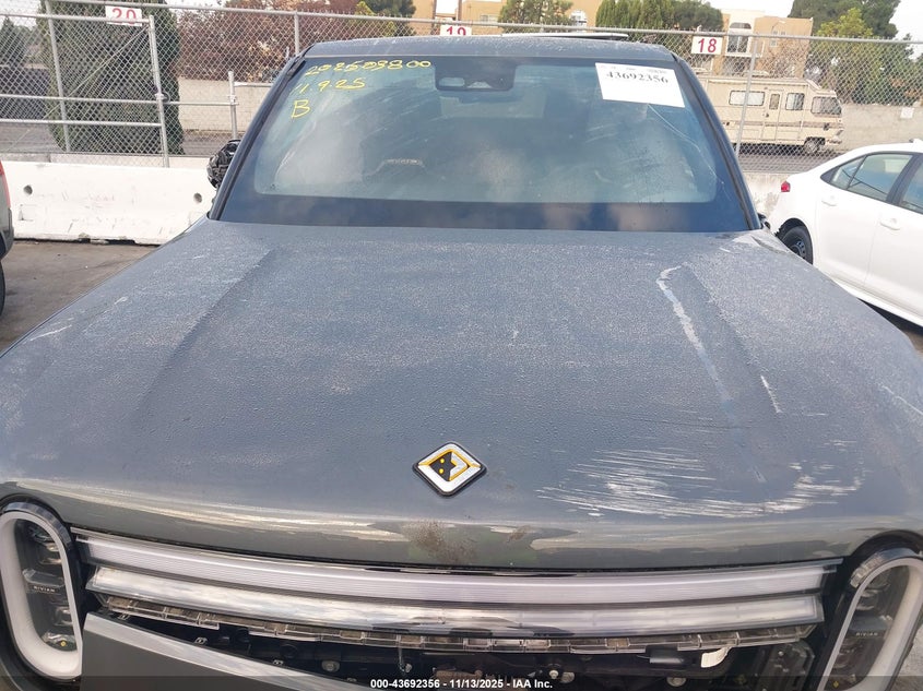 2025 Rivian R1T Adventure Dual Motor Large Pack/Adventure Dual Motor Max Pack VIN: 7FCTGBAA9SN036085 Lot: 43692356