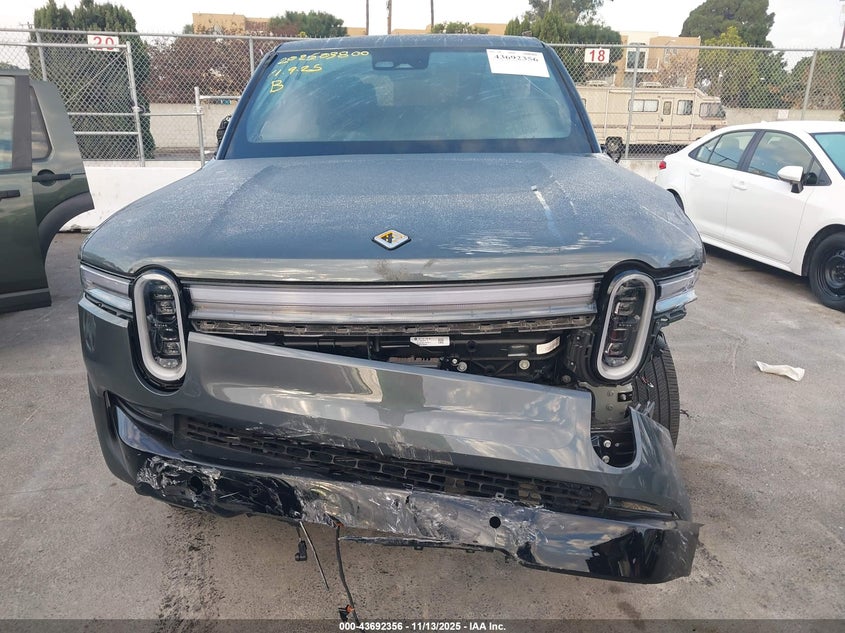 2025 Rivian R1T Adventure Dual Motor Large Pack/Adventure Dual Motor Max Pack VIN: 7FCTGBAA9SN036085 Lot: 43692356