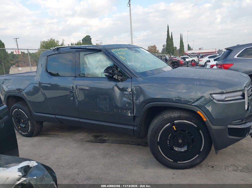 2025 Rivian R1T Adventure Dual Motor Large Pack/Adventure Dual Motor Max Pack VIN: 7FCTGBAA9SN036085 Lot: 43692356