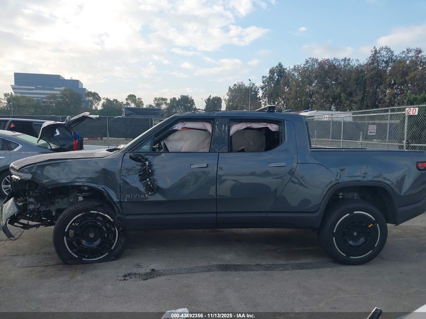 2025 Rivian R1T Adventure Dual Motor Large Pack/Adventure Dual Motor Max Pack VIN: 7FCTGBAA9SN036085 Lot: 43692356