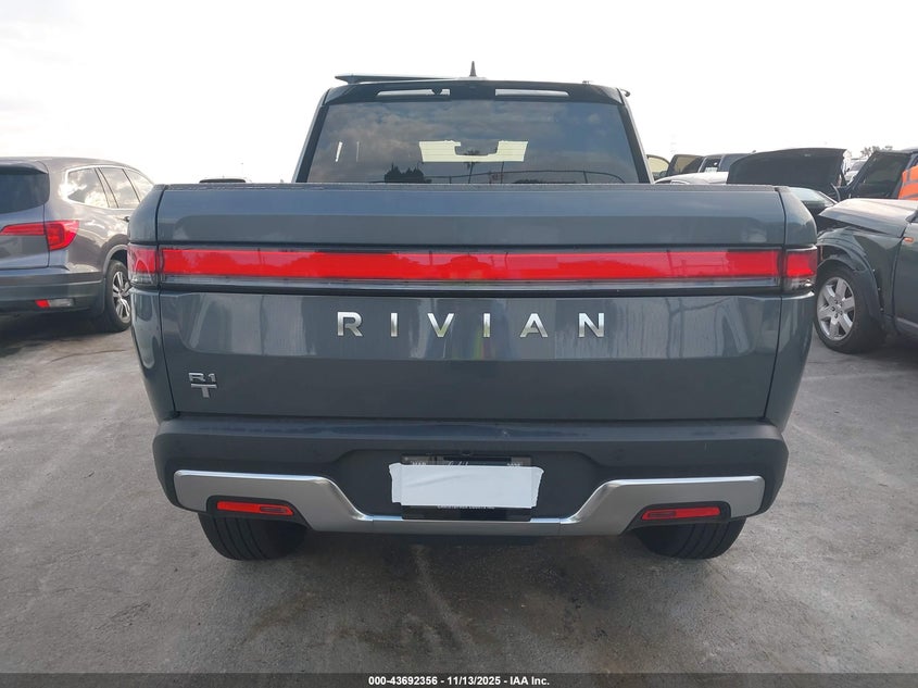 2025 Rivian R1T Adventure Dual Motor Large Pack/Adventure Dual Motor Max Pack VIN: 7FCTGBAA9SN036085 Lot: 43692356