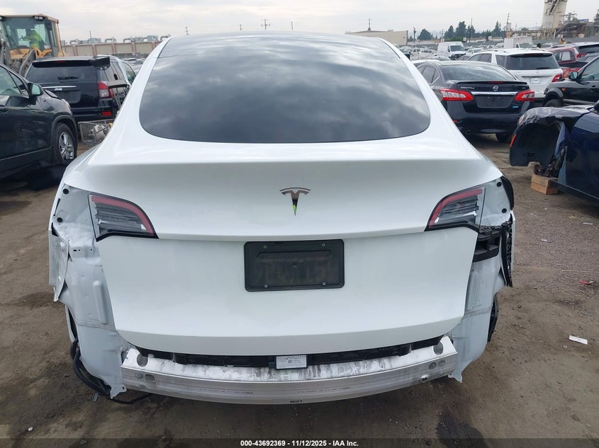 2025 Tesla Model Y Long Range Dual Motor Rear-Wheel Drive VIN: 7SAYGDED7SF229073 Lot: 43692369
