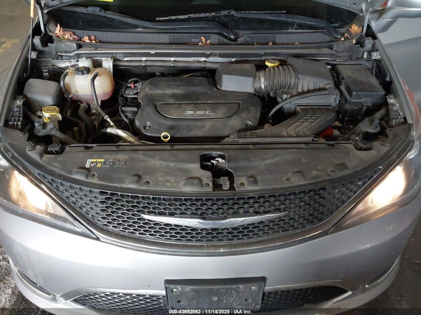 2017 Chrysler Pacifica Touring-L VIN: 2C4RC1BGXHR820375 Lot: 43692562