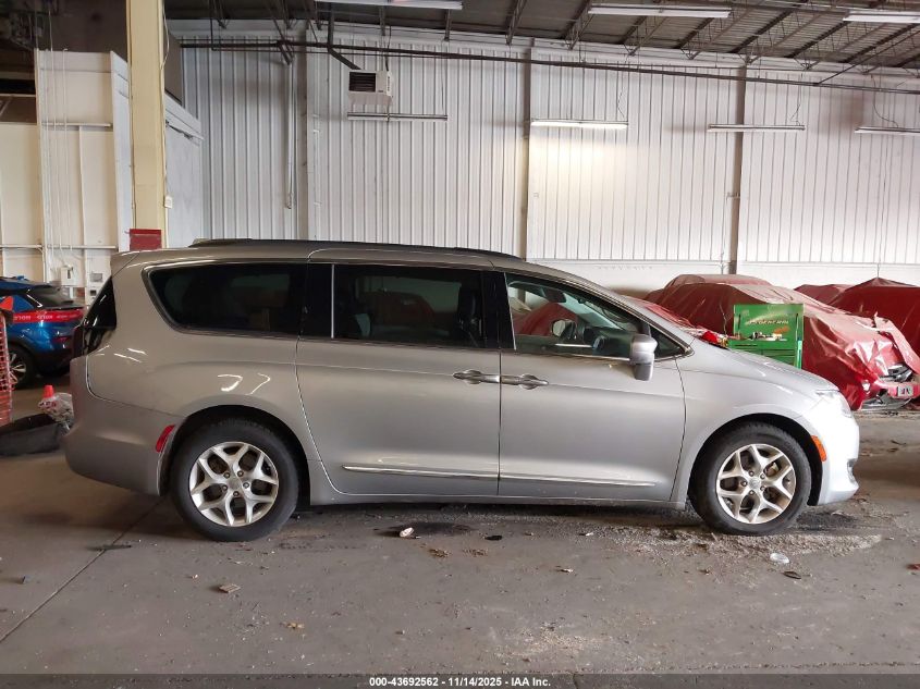 2017 Chrysler Pacifica Touring-L VIN: 2C4RC1BGXHR820375 Lot: 43692562