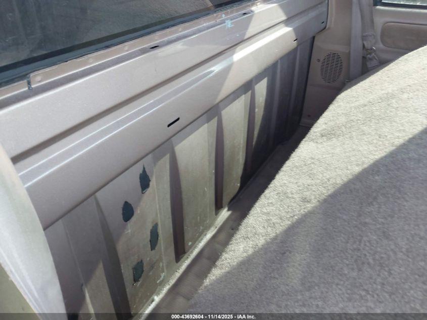 1996 Chevrolet Gmt-400 C1500 VIN: 1GCEC14WXTZ104142 Lot: 43692604