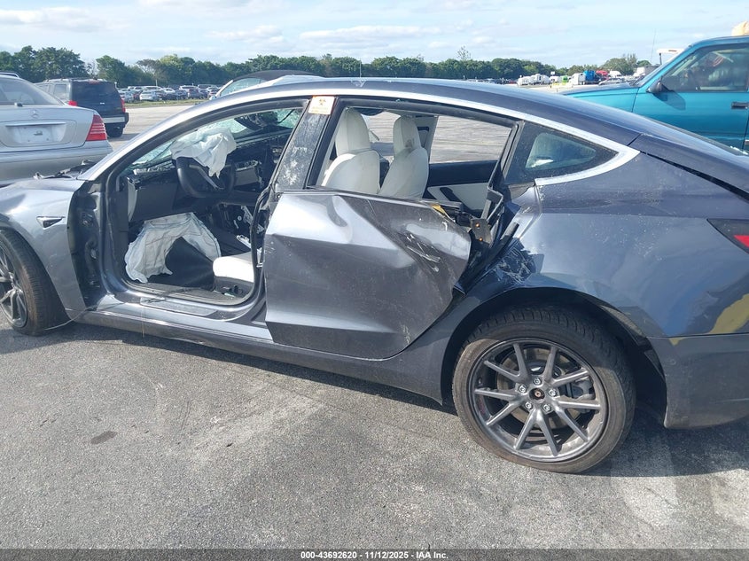 2020 Tesla Model 3 Long Range Dual Motor All-Wheel Drive VIN: 5YJ3E1EB9LF628577 Lot: 43692620