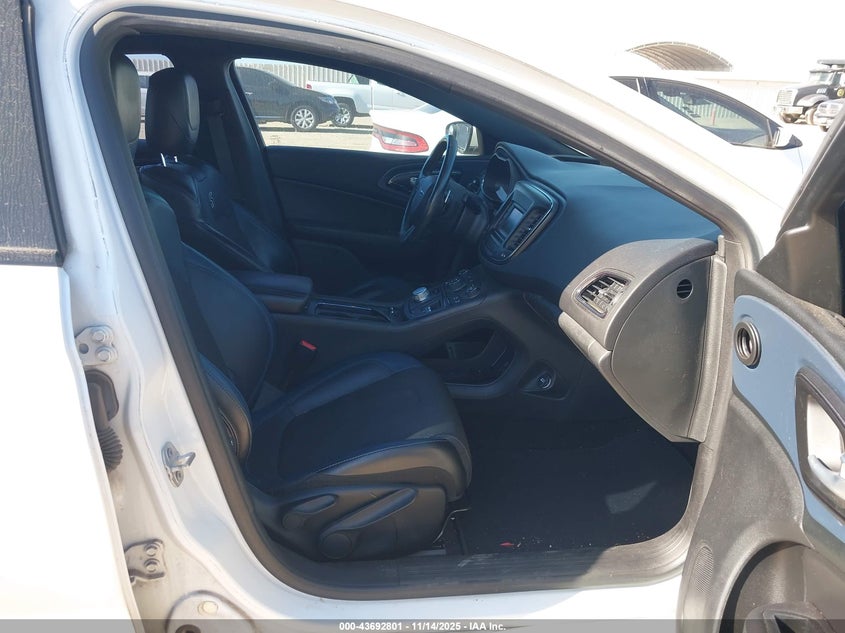 1C3CCCBB5GN177665 2016 CHRYSLER 200 photo no. 5