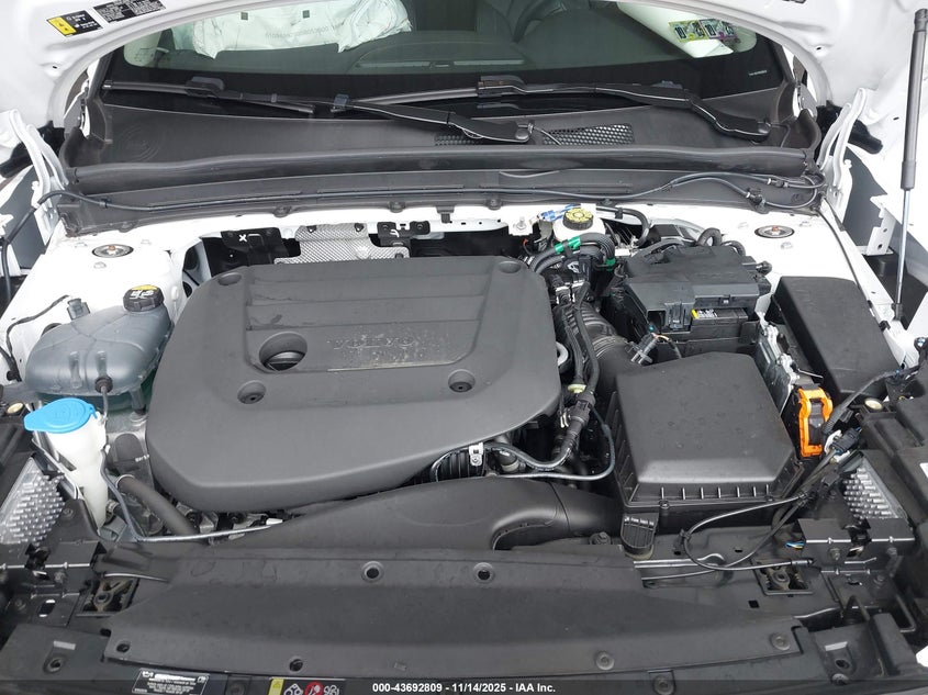 2024 Volvo Xc40 B5 Ultimate Bright Theme VIN: YV4L12UF2R2208237 Lot: 43692809