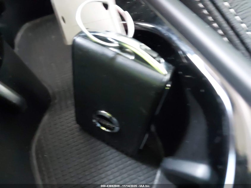 2024 Volvo Xc40 B5 Ultimate Bright Theme VIN: YV4L12UF2R2208237 Lot: 43692809