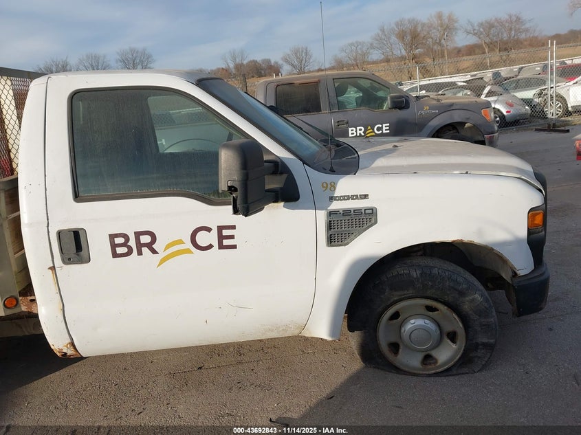 2008 Ford F-250 Xl/Xlt VIN: 1FTNF20528ED05784 Lot: 43692843