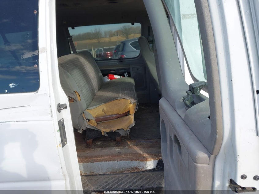 2002 Ford E-350 Super Duty Xl/Xlt VIN: 1FBSS31L42HB06487 Lot: 43692846