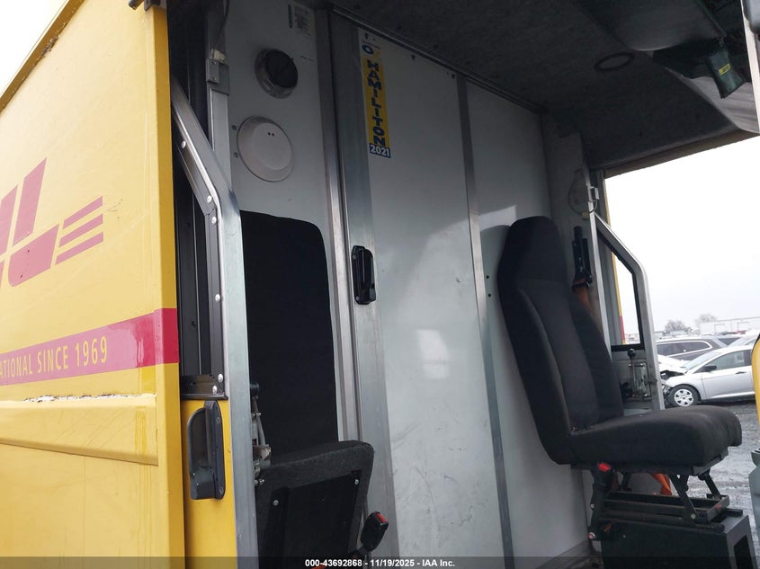 2017 Isuzu Reach VIN: JALB4T177H7W00588 Lot: 43692868