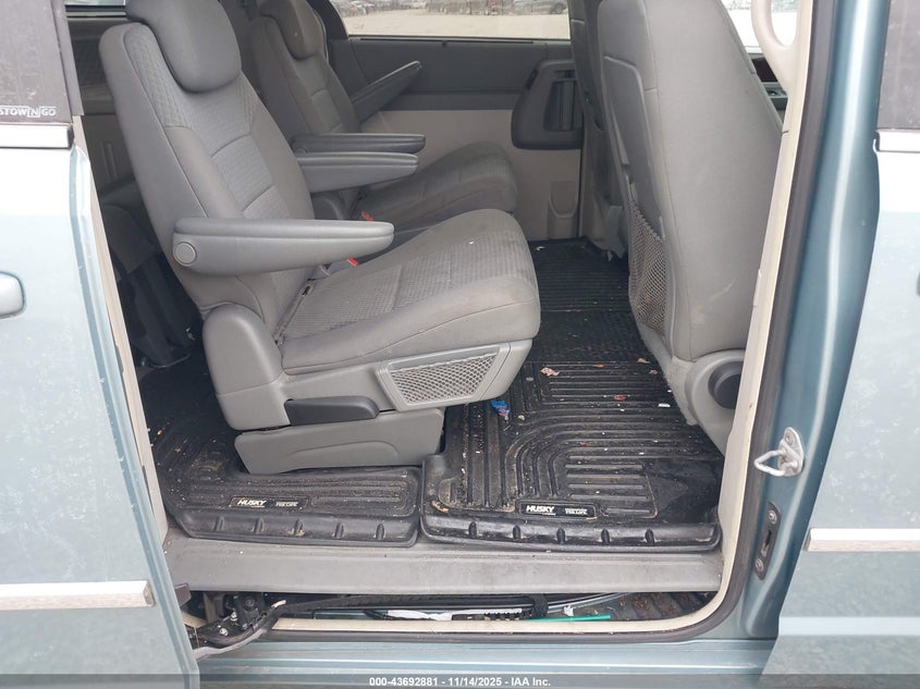 2010 Chrysler Town & Country Touring VIN: 2A4RR5DX4AR437101 Lot: 43692881