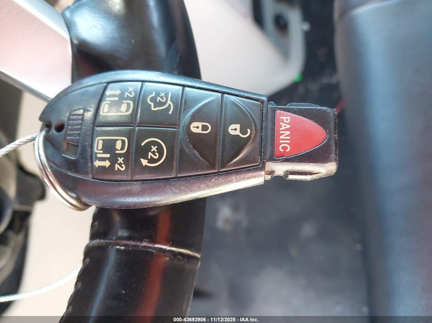 2015 Chrysler Town & Country Touring-L VIN: 2C4RC1CG0FR638650 Lot: 43692906