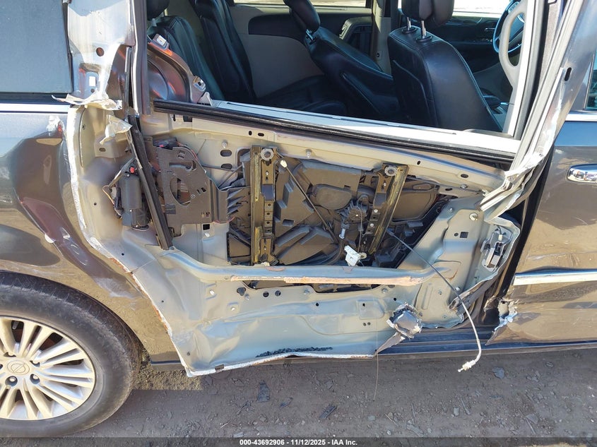 2015 Chrysler Town & Country Touring-L VIN: 2C4RC1CG0FR638650 Lot: 43692906