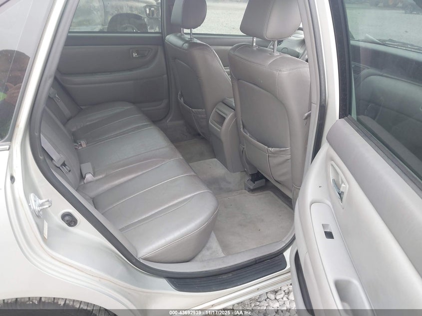 2000 Toyota Avalon Xl VIN: 4T1BF28B3YU014399 Lot: 43692939