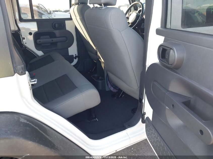 2008 Jeep Wrangler Unlimited X VIN: 1J8GA39158L641317 Lot: 43692978