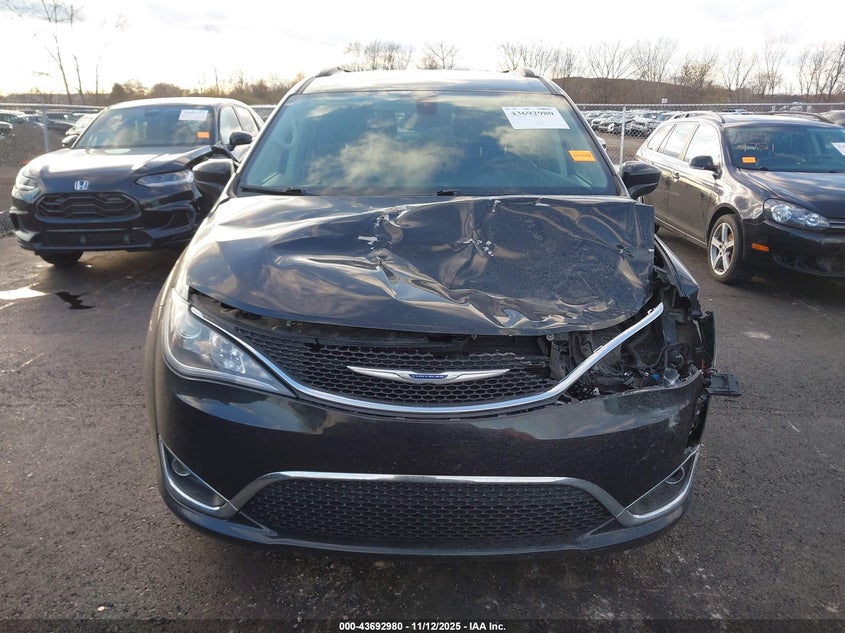 2018 Chrysler Pacifica Touring L VIN: 2C4RC1BG4JR353508 Lot: 43692980