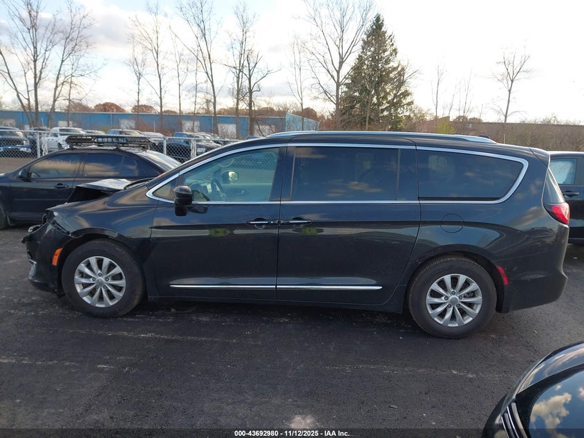 2018 Chrysler Pacifica Touring L VIN: 2C4RC1BG4JR353508 Lot: 43692980