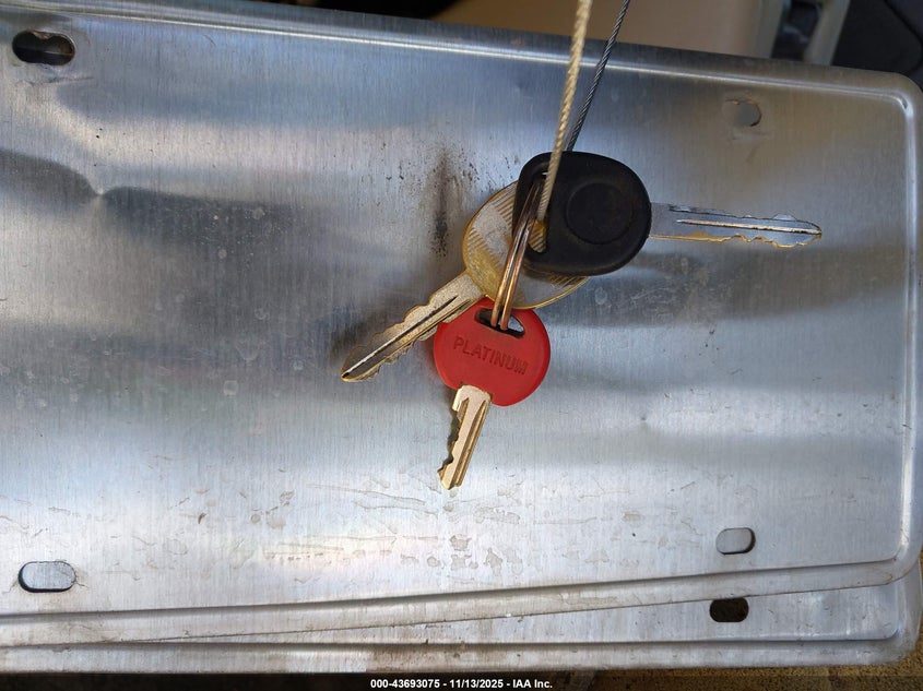 2002 GMC Yukon Slt VIN: 1GKEK13ZX2R258349 Lot: 43693075