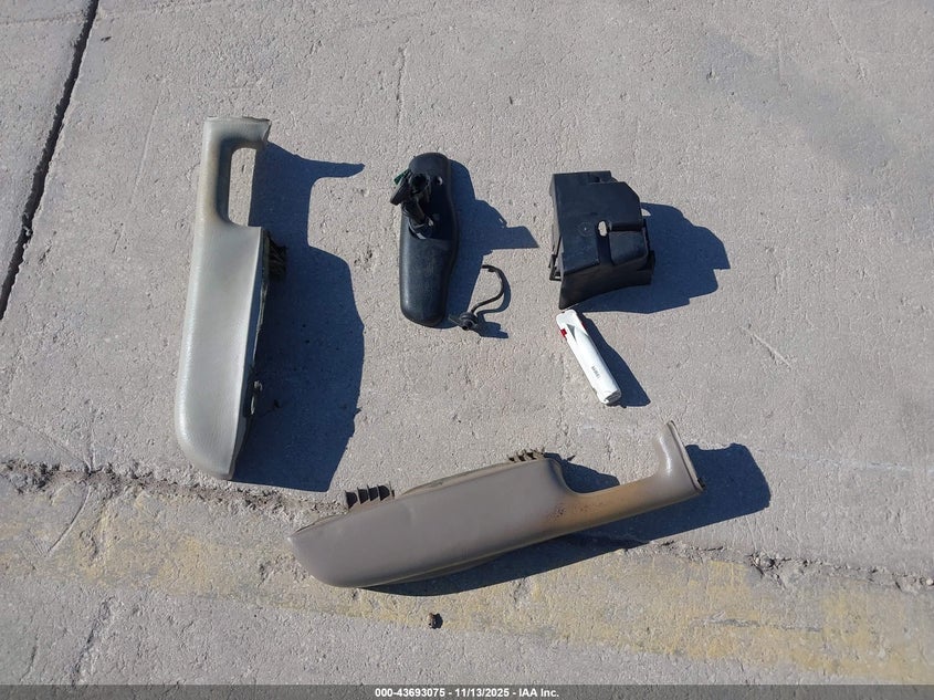 2002 GMC Yukon Slt VIN: 1GKEK13ZX2R258349 Lot: 43693075