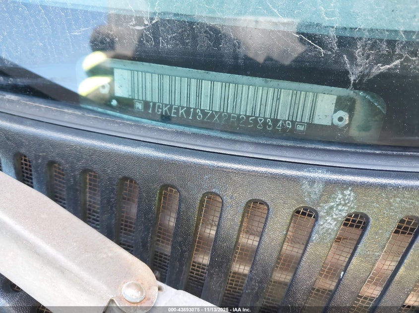 2002 GMC Yukon Slt VIN: 1GKEK13ZX2R258349 Lot: 43693075