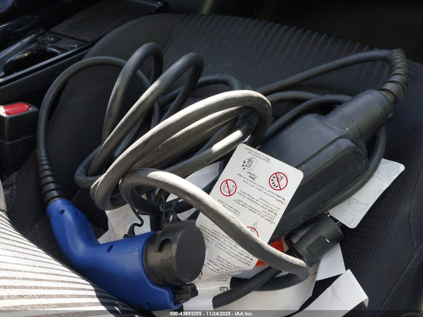 2020 Toyota Prius Prime Le VIN: JTDKARFP2L3139497 Lot: 43693209