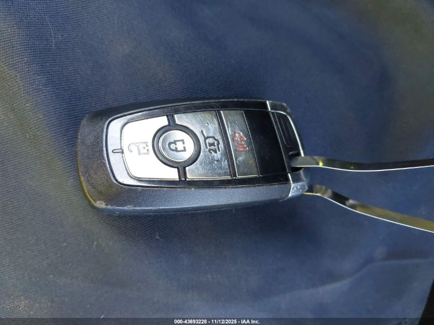 2018 Ford Expedition Max Xlt VIN: 1FMJK1JT9JEA15383 Lot: 43693228