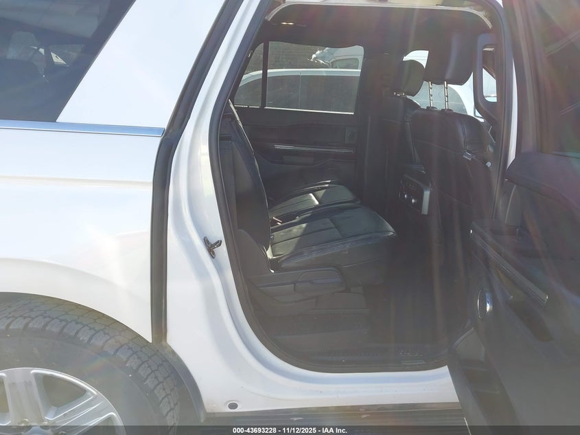 2018 Ford Expedition Max Xlt VIN: 1FMJK1JT9JEA15383 Lot: 43693228