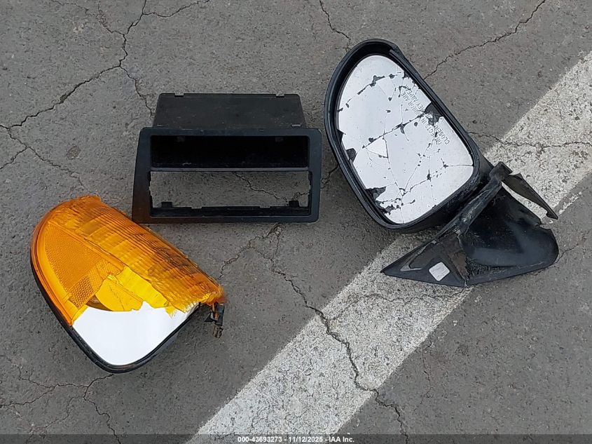 2000 Dodge Dakota Slt/Sport VIN: 1B7GL22X7YS661326 Lot: 43693273