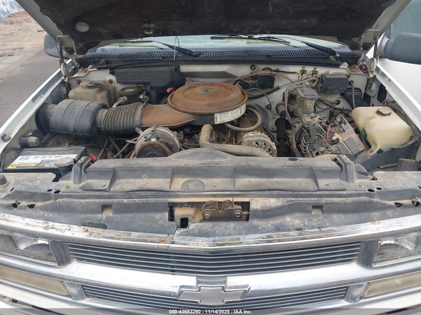 1994 Chevrolet Suburban C2500 VIN: 1GNGC26N8RJ345778 Lot: 43693290