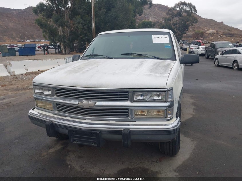 1994 Chevrolet Suburban C2500 VIN: 1GNGC26N8RJ345778 Lot: 43693290